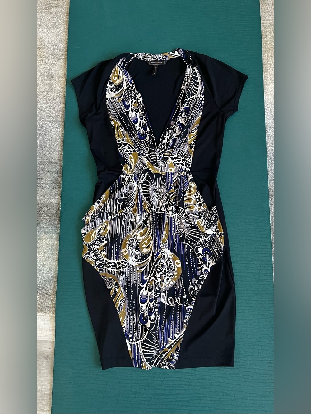 BCBG MAXAZRIA sleeveless v-neck dress size M black multicolor V Neck Pockets